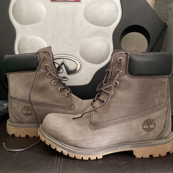 Timberland Boots - Picture 2 of 4